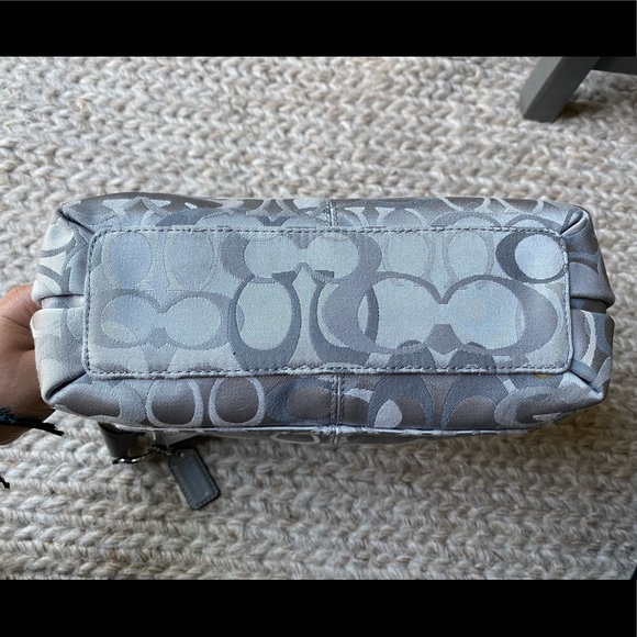 Coach Grey Penelope Shantung Signature Hobo Handbag - Excellent Condition - Picture 9 of 9